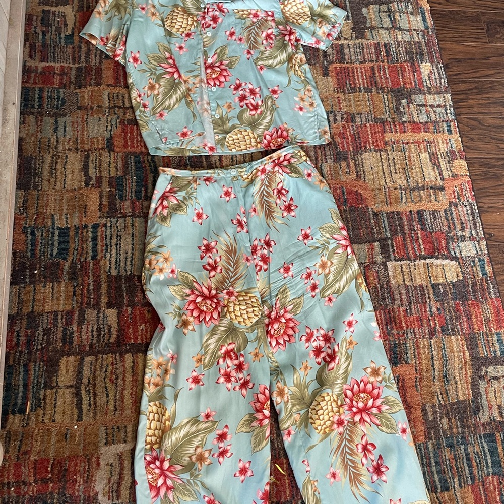 Women’s Blue and Red Set with Vintage Floral Pattern 100 percent silk